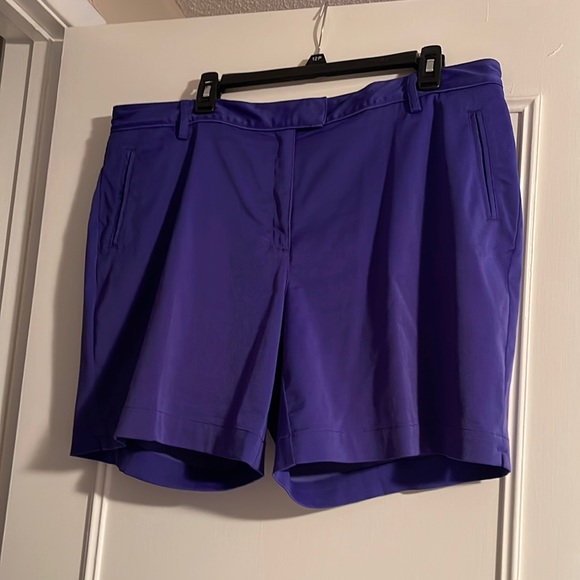 Ladies purple golf shorts - Picture 1 of 3